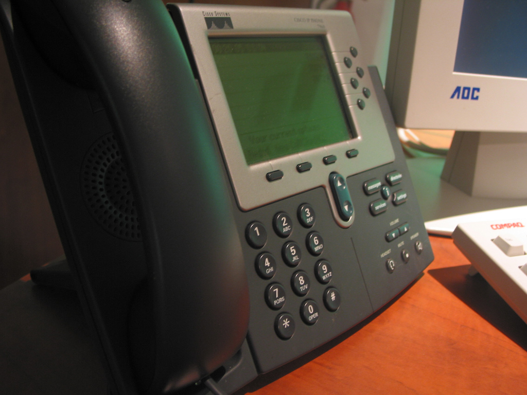 3 Reasons to Choose a Hosted PBX Option Over A Legacy Phone System